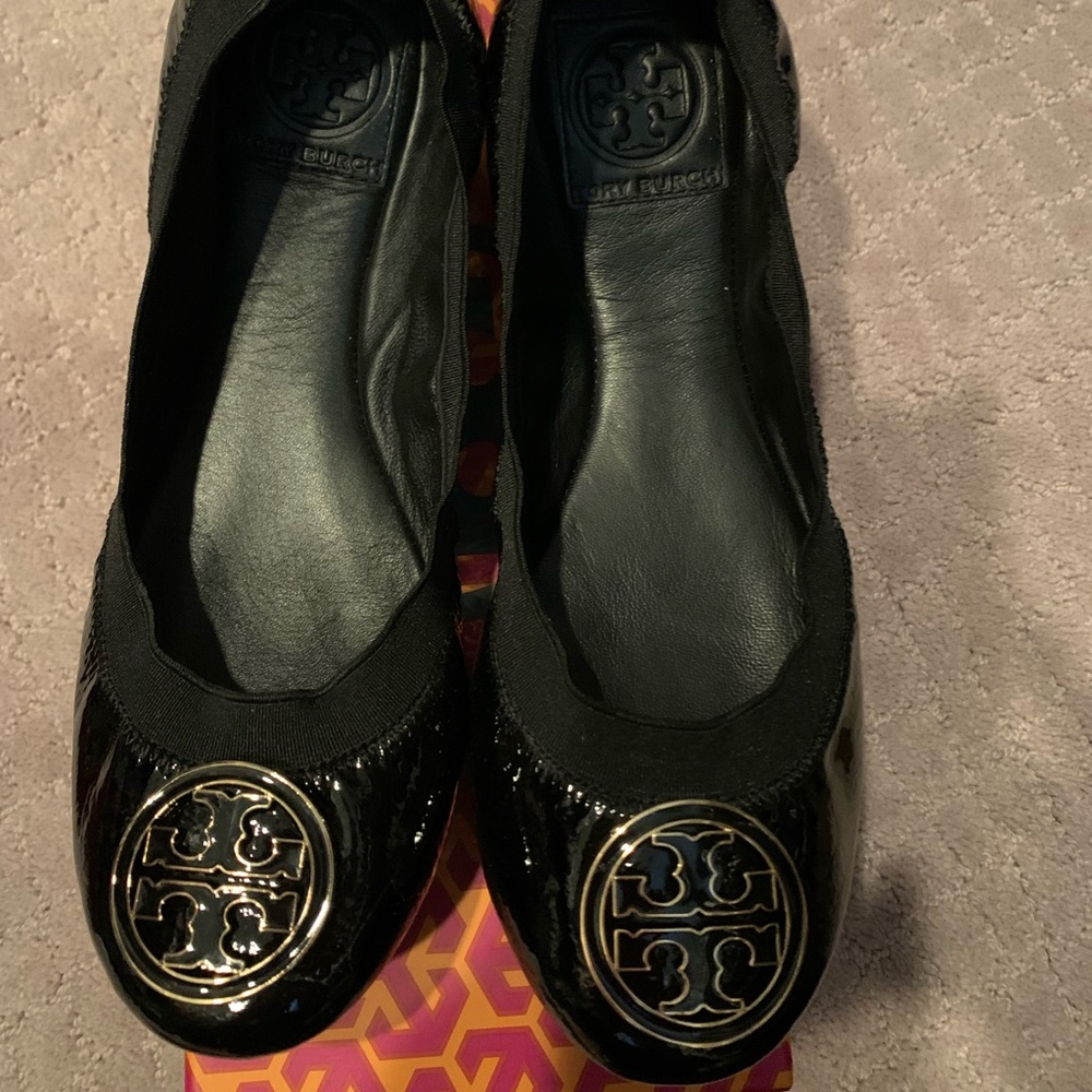 New in box Caroline Tory Burch flats- black size 7 patent leather